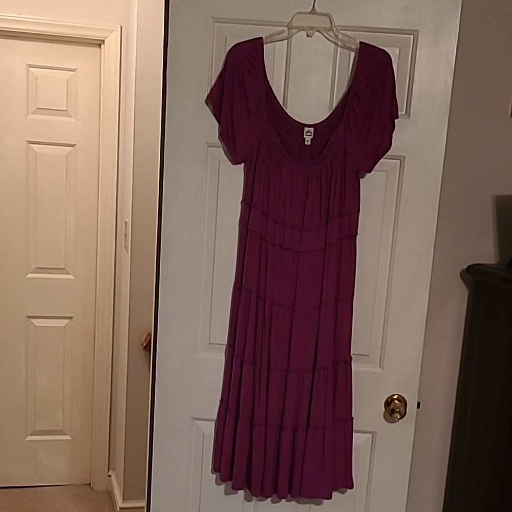 Sangria ruffle midi length dress. Fushia color.